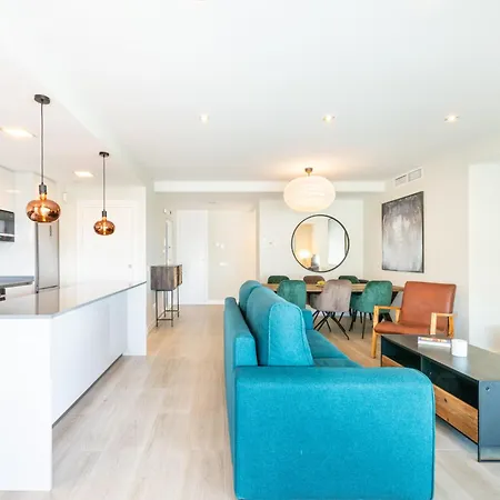 Cala Serena - 3-bedroom Modern Situated In Apartment